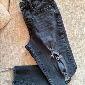 Women’s Old Navy Distressed Women's Jeans Black- Gray size 6